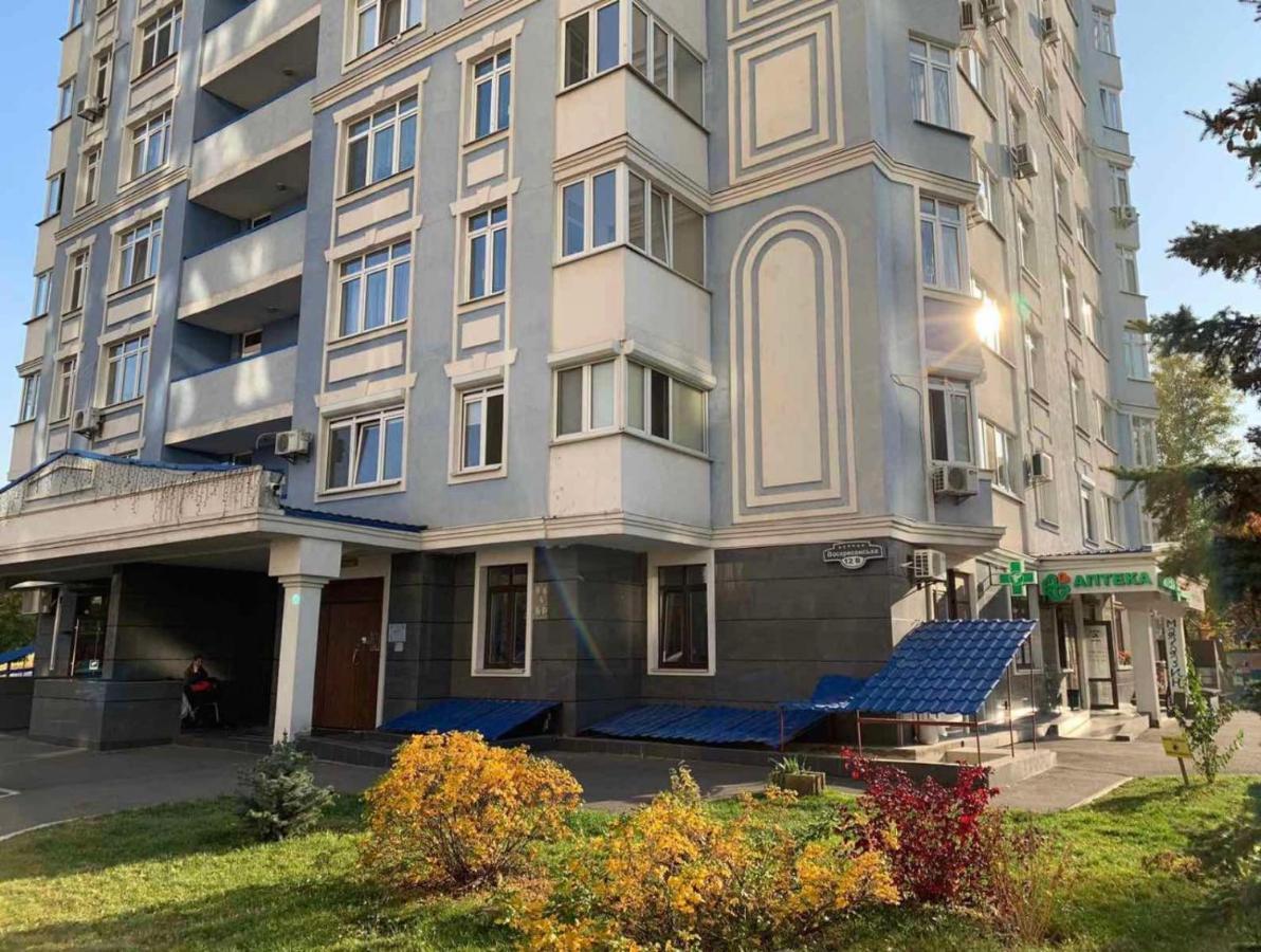 Modern Apartment Near Park Kiev Exteriör bild