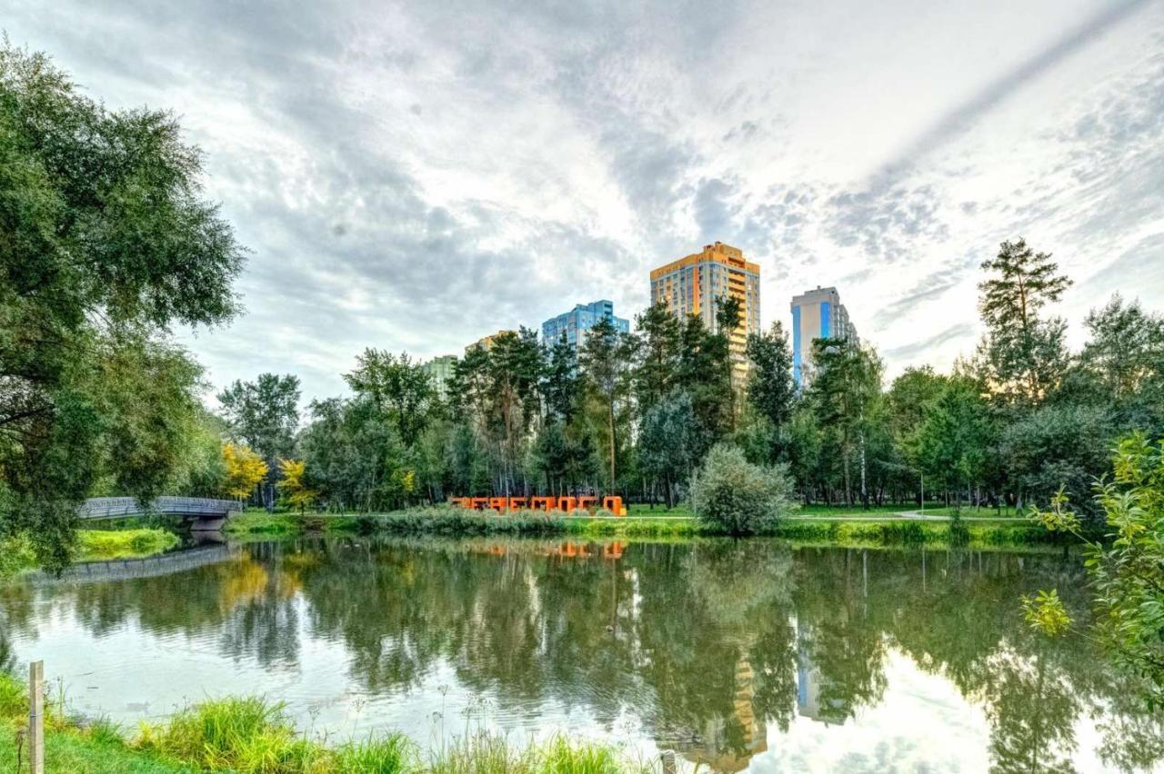 Modern Apartment Near Park Kiev Exteriör bild